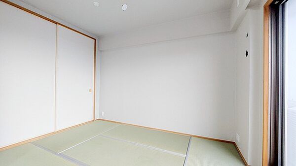 和室があるとやはりどこか心落ち着いてしまいます。客間としてもちょうど良い6帖。