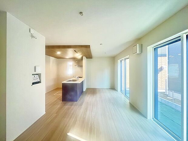 夕食の時間。家族、友人、両親、親戚との会話がより料理を美味しくしてくれる。あっという間に時間が過ぎてしまう居心地の良さは、普段はほっとする空間としてここにあります。 