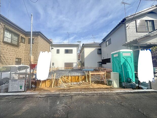 カースペースは1台駐車できます。車庫の出し入れのしやすさなど、実際に現地にてご確認ください。 