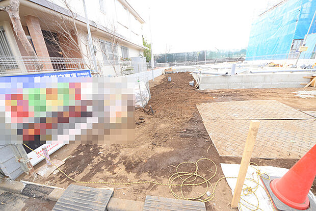 戸建てが立ち並ぶ静かな住宅街。四季折々の移り変わりを感じながら自然と楽しみ、暮らす、そんな毎日を日々の中で感じられる住環境 