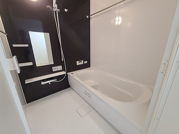 一緒にお風呂に入っている子供達の声がリビングまで聞こえてきそうな広々とした1坪バス