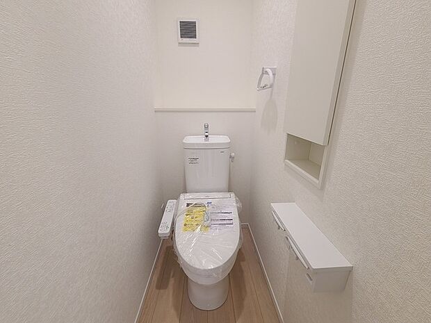 1.2階にそれぞれトレイがございます。朝の混雑時に分散して利用できるほか、ゲスト用としても使い分けることもできます。