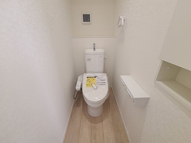 1.2階にそれぞれトレイがございます。朝の混雑時に分散して利用できるほか、ゲスト用としても使い分けることもできます。 