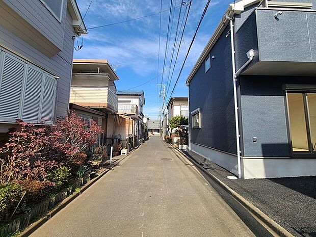 戸建てが立ち並ぶ静かな住宅街。四季折々の移り変わりを感じながら自然と楽しみ、暮らす、そんな毎日を日々の中で感じられる住環境