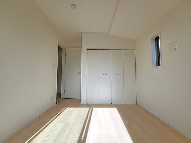 大容量クローゼット付き！家族の成長と共に増える荷物もスッキリ収納。 