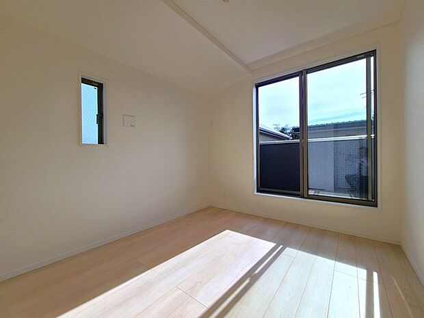 2面採光を確保した明るい室内は、爽やかな風を感じる居心地の良い空間です。