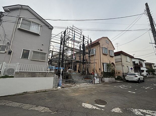 2階リビングですので一目が気になりません。