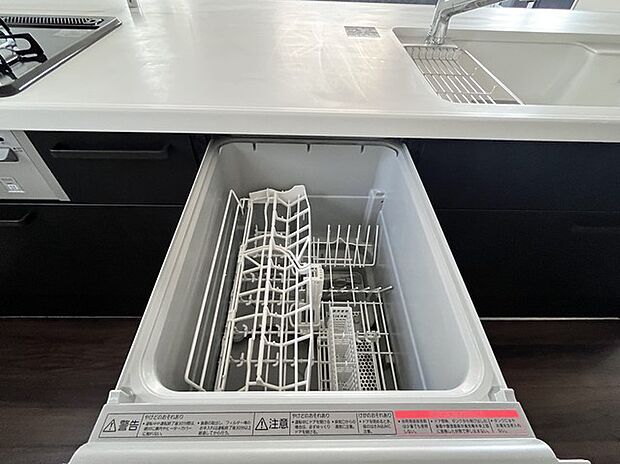 家事時間を短縮できる食洗機付き、毎日の負担を減らしてお料理を楽しめる嬉しい設備です。 