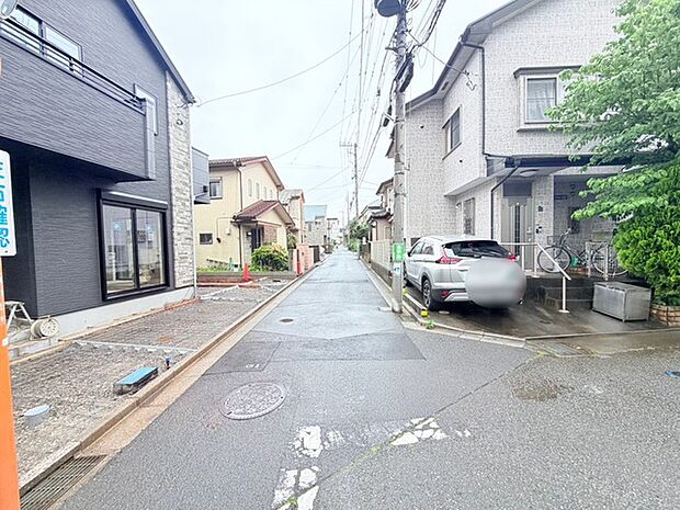 戸建てが立ち並ぶ静かな住宅街。四季折々の移り変わりを感じながら自然と楽しみ、暮らす、そんな毎日を日々の中で感じられる住環境 