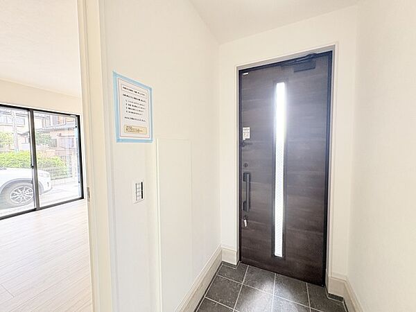玄関はおうちの顔とも呼ばれる重要な場所！明るくスッキリと見える空間で住まう人を見送り、出迎えてくれます。