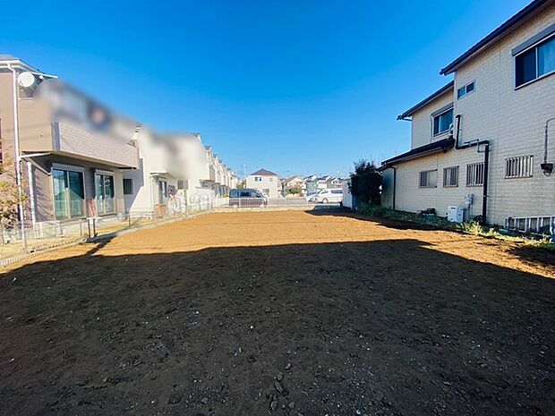 戸建てが立ち並ぶ静かな住宅街。四季折々の移り変わりを感じながら自然と楽しみ、暮らす、そんな毎日を日々の中で感じられる住環境