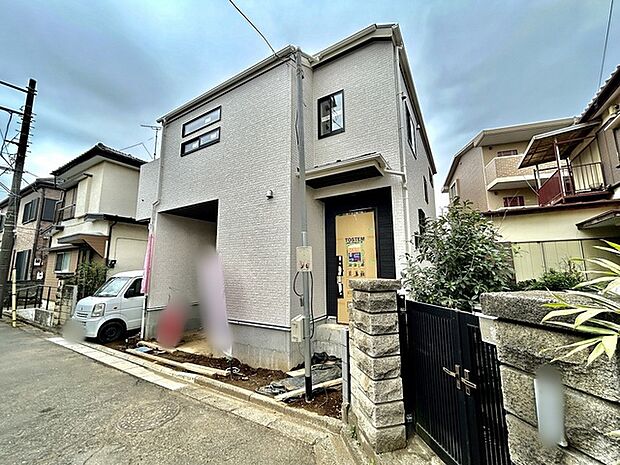 セカンドカーや来客時にも便利なカースペース2台分ございます。