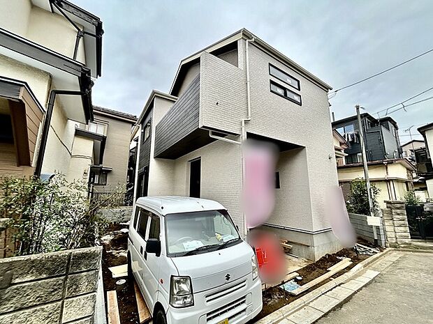 戸建てが立ち並ぶ静かな住宅街。四季折々の移り変わりを感じながら自然と楽しみ、暮らす、そんな毎日を日々の中で感じられる住環境