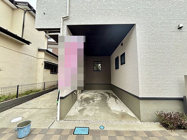 1台分は屋根付きす。