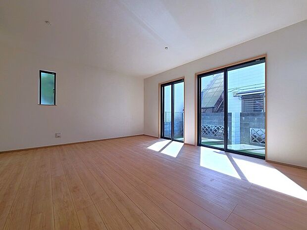 夕食の時間。家族、友人、両親、親戚との会話がより料理を美味しくしてくれる。あっという間に時間が過ぎてしまう居心地の良さは、普段はほっとする空間としてここにあります。