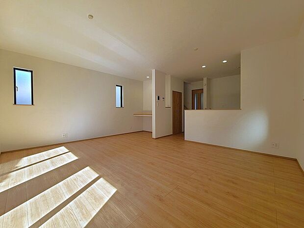 夕食の時間。家族、友人、両親、親戚との会話がより料理を美味しくしてくれる。あっという間に時間が過ぎてしまう居心地の良さは、普段はほっとする空間としてここにあります。