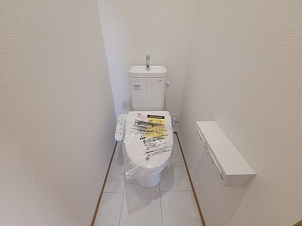 1.2階にそれぞれトレイがございます。朝の混雑時に分散して利用できるほか、ゲスト用としても使い分けることもできます。