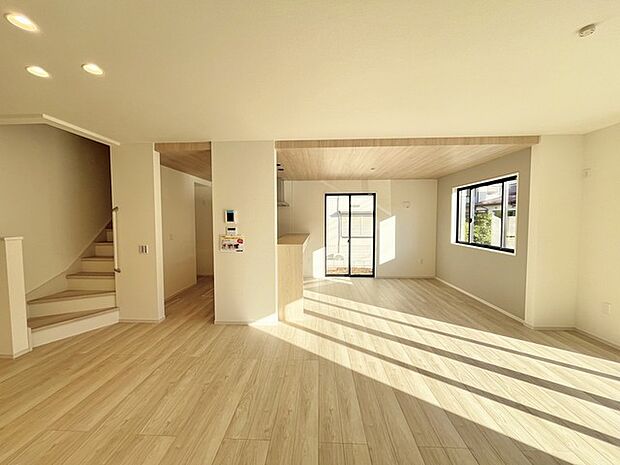 リビングは家具の配置も思いのまま。自由度が高い設計です。 