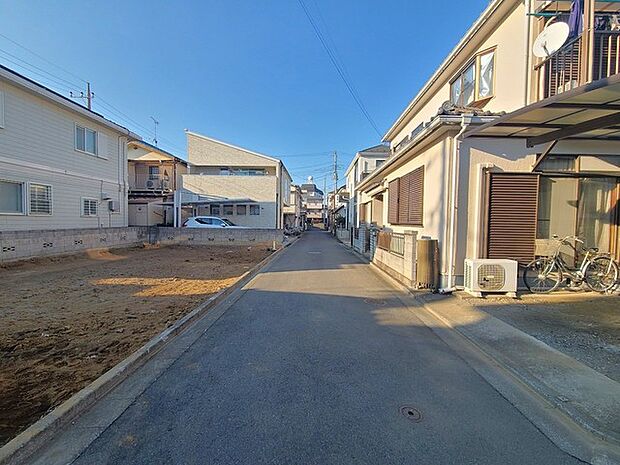 戸建てが立ち並ぶ静かな住宅街。四季折々の移り変わりを感じながら自然と楽しみ、暮らす、そんな毎日を日々の中で感じられる住環境
