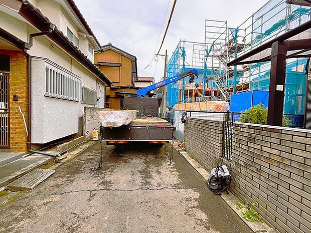戸建てが立ち並ぶ静かな住宅街。四季折々の移り変わりを感じながら自然と楽しみ、暮らす、そんな毎日を日々の中で感じられる住環境