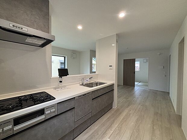 キッチンはオープンカフェスタイルだからリビングとの一体感はバッチリ。毎日のお料理時間も楽しくなりそうです。