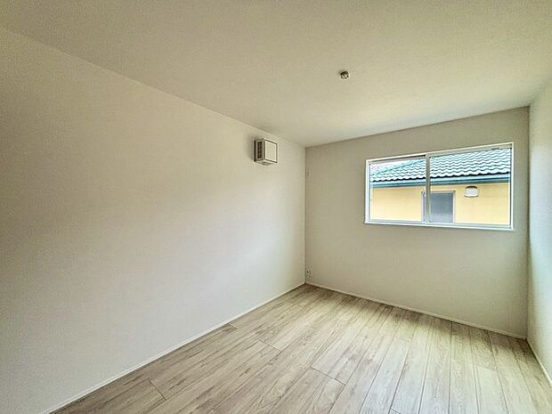 衣類の整理整頓に嬉しいクローゼット付きのお部屋。お子様のお部屋としても便利です。