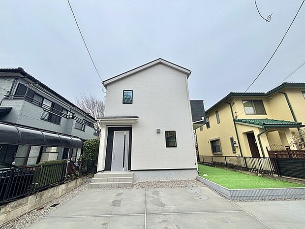 セカンドカーや来客時にも便利なカースペース2台分ございます。