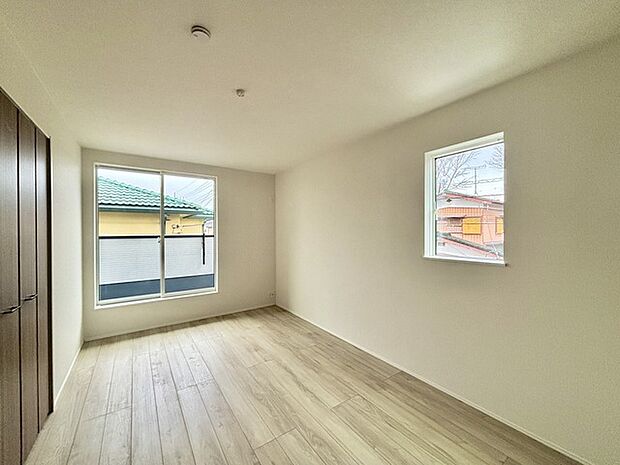 2面採光を確保した明るい室内は、爽やかな風を感じる居心地の良い空間です。 