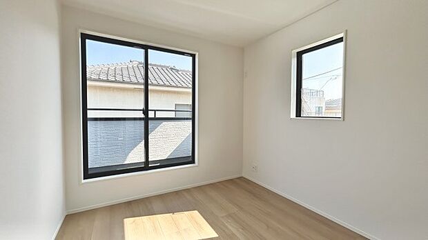 2面採光を確保した明るい室内は、爽やかな風を感じる居心地の良い空間です。