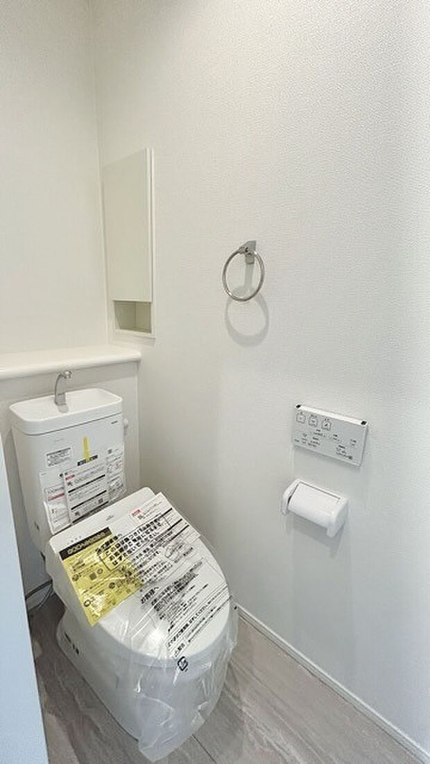 1.2階にそれぞれトレイがございます。朝の混雑時に分散して利用できるほか、ゲスト用としても使い分けることもできます。