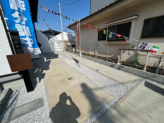 カースペースは1台駐車できます。車庫の出し入れのしやすさなど、実際に現地にてご確認ください。