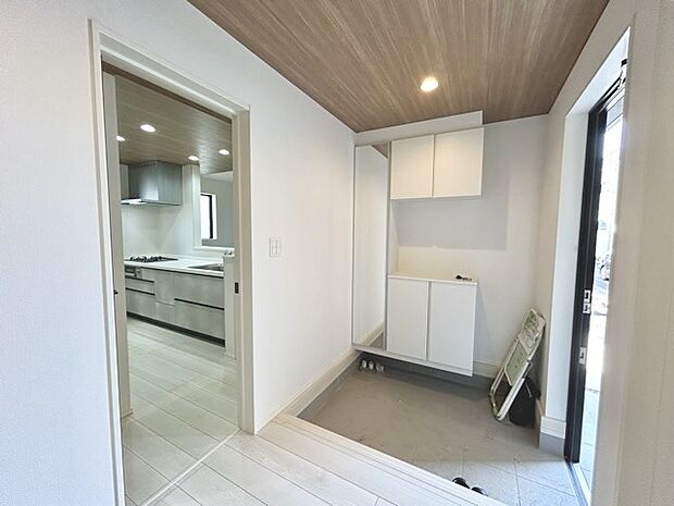 お客様をお迎えする玄関、お家の出入りもスムーズに行えます。