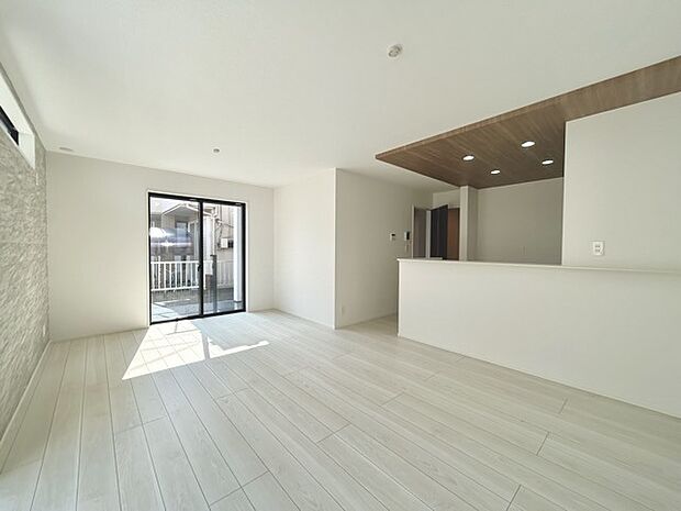 夕食の時間。家族、友人、両親、親戚との会話がより料理を美味しくしてくれる。あっという間に時間が過ぎてしまう居心地の良さは、普段はほっとする空間としてここにあります。