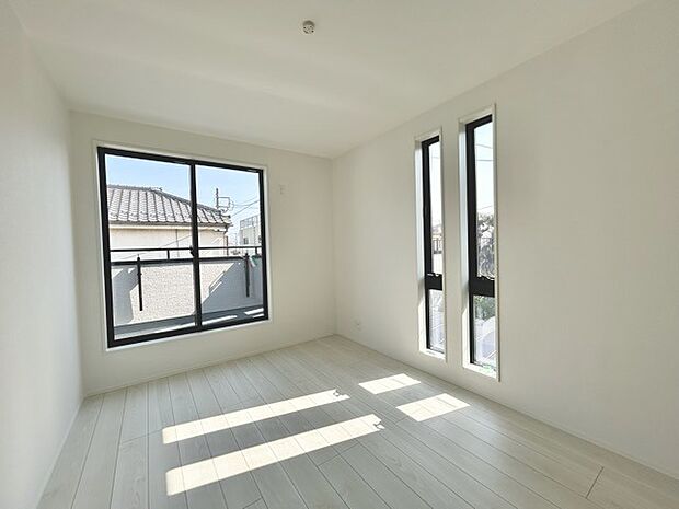 2面採光を確保した明るい室内は、爽やかな風を感じる居心地の良い空間です。