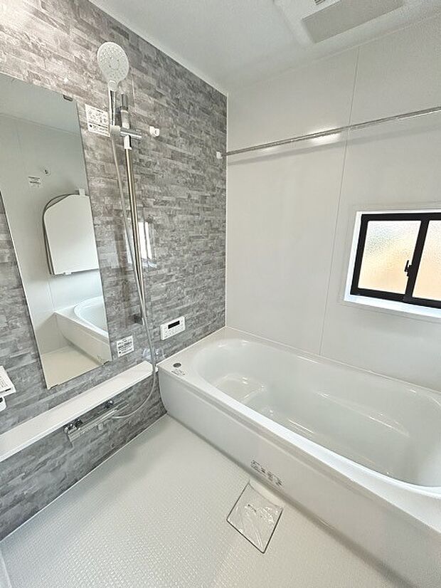 一緒にお風呂に入っている子供達の声がリビングまで聞こえてきそうな広々とした1坪バス