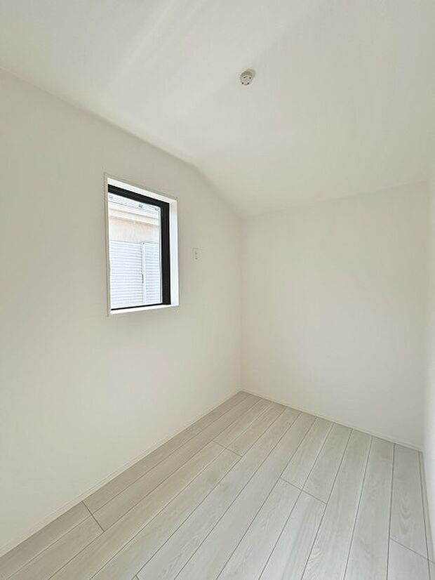 広々収納で、仕事着、普段着をまとめて収納できます。