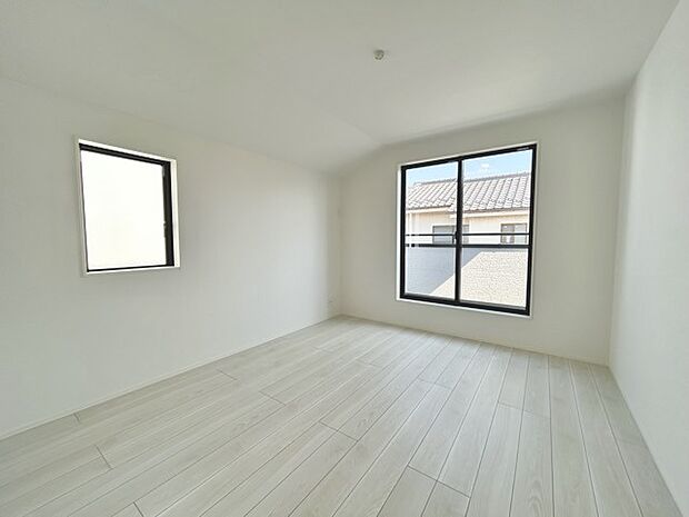 2面採光を確保した明るい室内は、爽やかな風を感じる居心地の良い空間です。