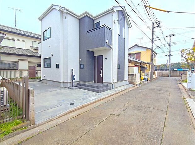 周辺住民以外の交通が無く、安全で閑静な住環境が保たれやすい立地です。