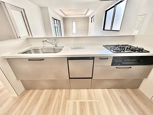 家族が一番集まる場所だから広々としつつも素敵な空間であって欲しい。皆がくつろぐリビングからキッチンまでが一つに繋がる空間。 