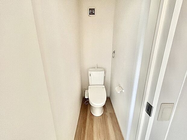 1.2階にそれぞれトレイがございます。朝の混雑時に分散して利用できるほか、ゲスト用としても使い分けることもできます。 