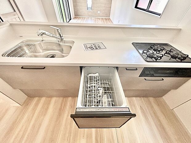 家事時間を短縮できる食洗機付き、毎日の負担を減らしてお料理を楽しめる嬉しい設備です。 