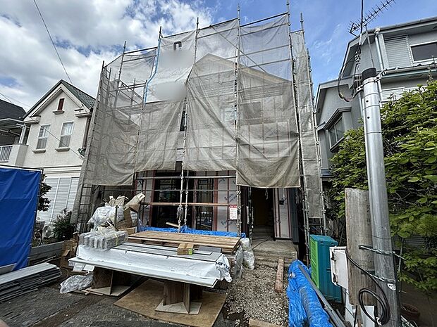 南道路に面しており日中もたくさんの陽が入ります。風通りや周辺環境など実際に現地にてご確認ください。