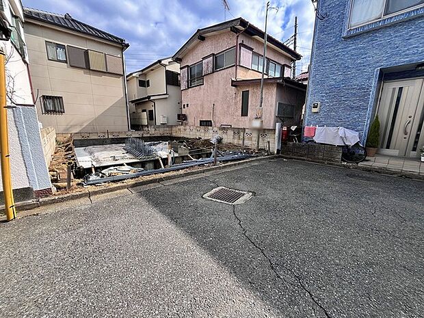 交通量の少ない、静かな環境です