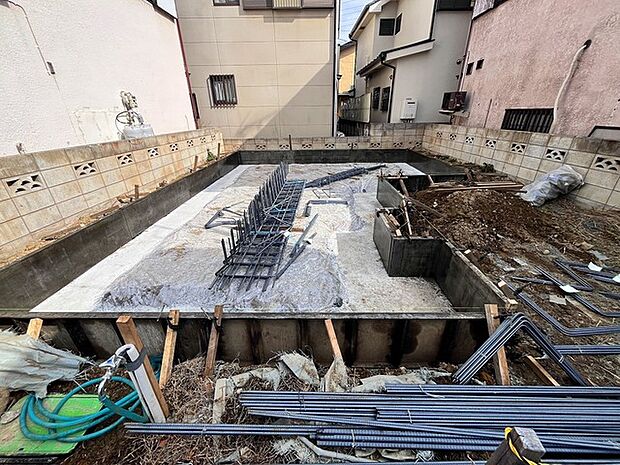 南西道路に面しており日中もたくさんの陽が入ります。風通りや周辺環境など実際に現地にてご確認ください。 