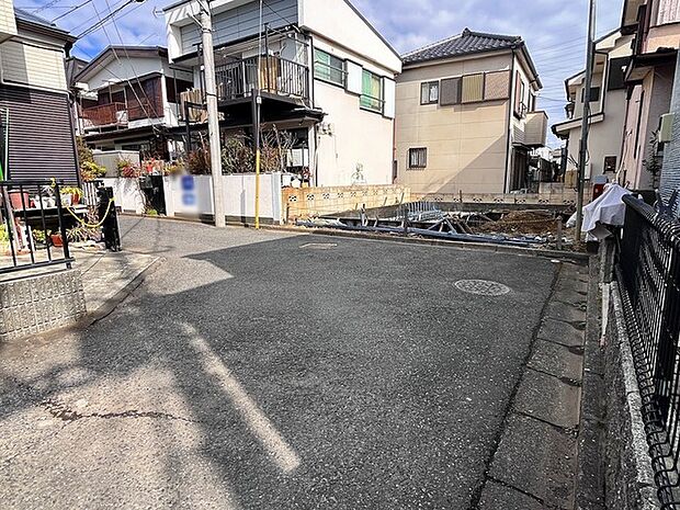 前面道路は外角に面しています。