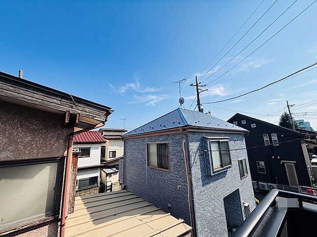 窓から眺める風景は一日の疲れを癒すヒーリングを奏でる、心地の良い時間を演出してくれます。室内も重要ですが、周りの環境もマイホーム選びの大事なポイント 