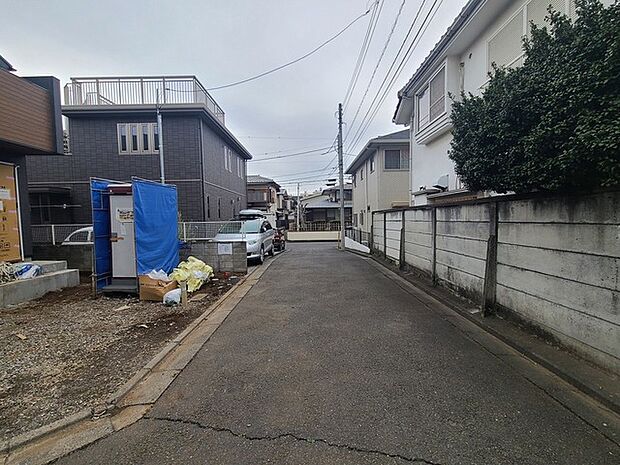 戸建てが立ち並ぶ静かな住宅街。四季折々の移り変わりを感じながら自然と楽しみ、暮らす、そんな毎日を日々の中で感じられる住環境 