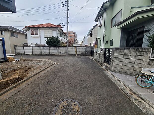 戸建てが立ち並ぶ静かな住宅街。四季折々の移り変わりを感じながら自然と楽しみ、暮らす、そんな毎日を日々の中で感じられる住環境 