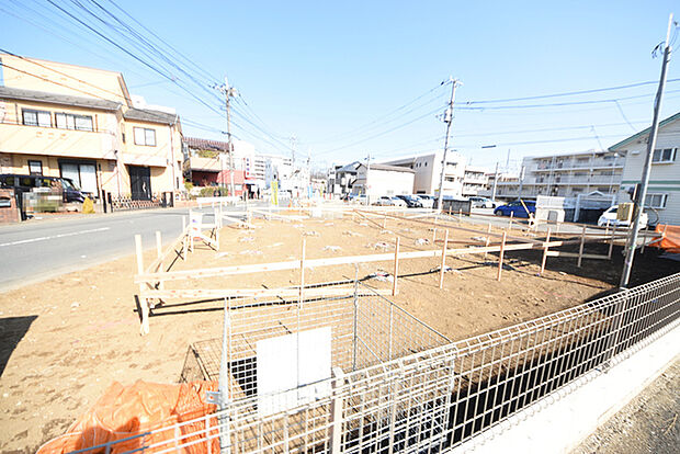 セカンドカーや来客時にも便利なカースペース2台分ございます。