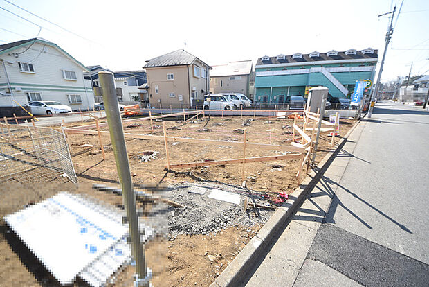 戸建てが立ち並ぶ静かな住宅街。四季折々の移り変わりを感じながら自然と楽しみ、暮らす、そんな毎日を日々の中で感じられる住環境